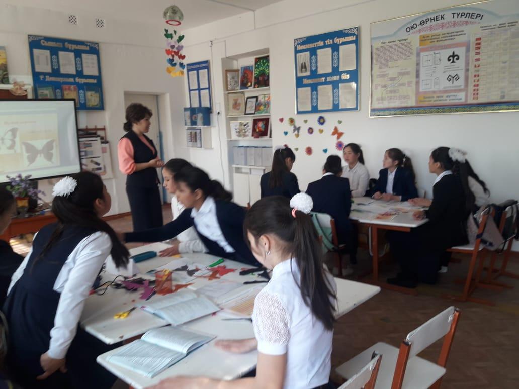  "Интерьерді сәндік бұйымдармен безендіру" 3D форматта