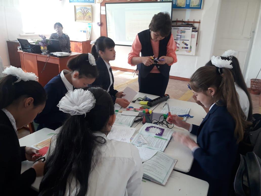  "Интерьерді сәндік бұйымдармен безендіру" 3D форматта