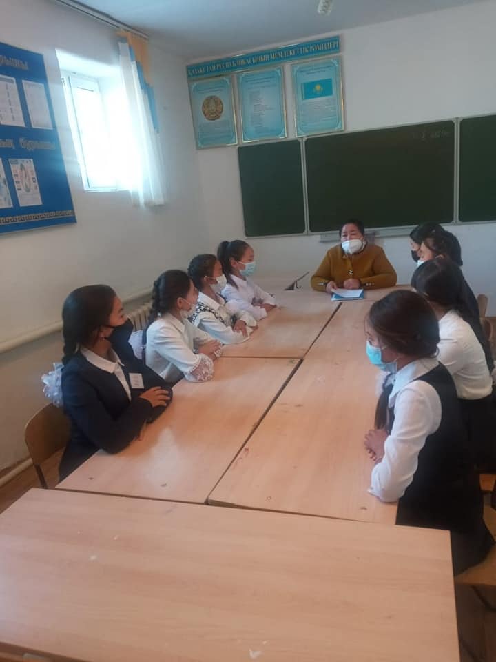"Қазақ қызына тән қасиеттер"тақырыбында дөңгелек үстел,