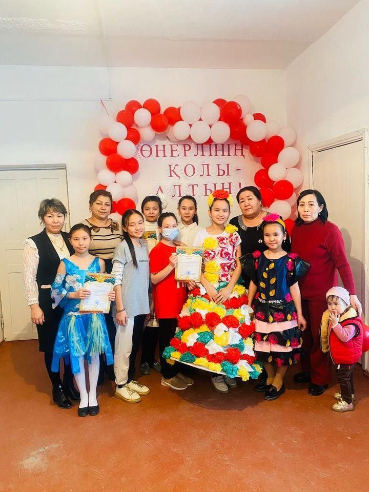 "Өнерлінің қолы алтын" атты қыз балалар арасында байқау өткізілді.