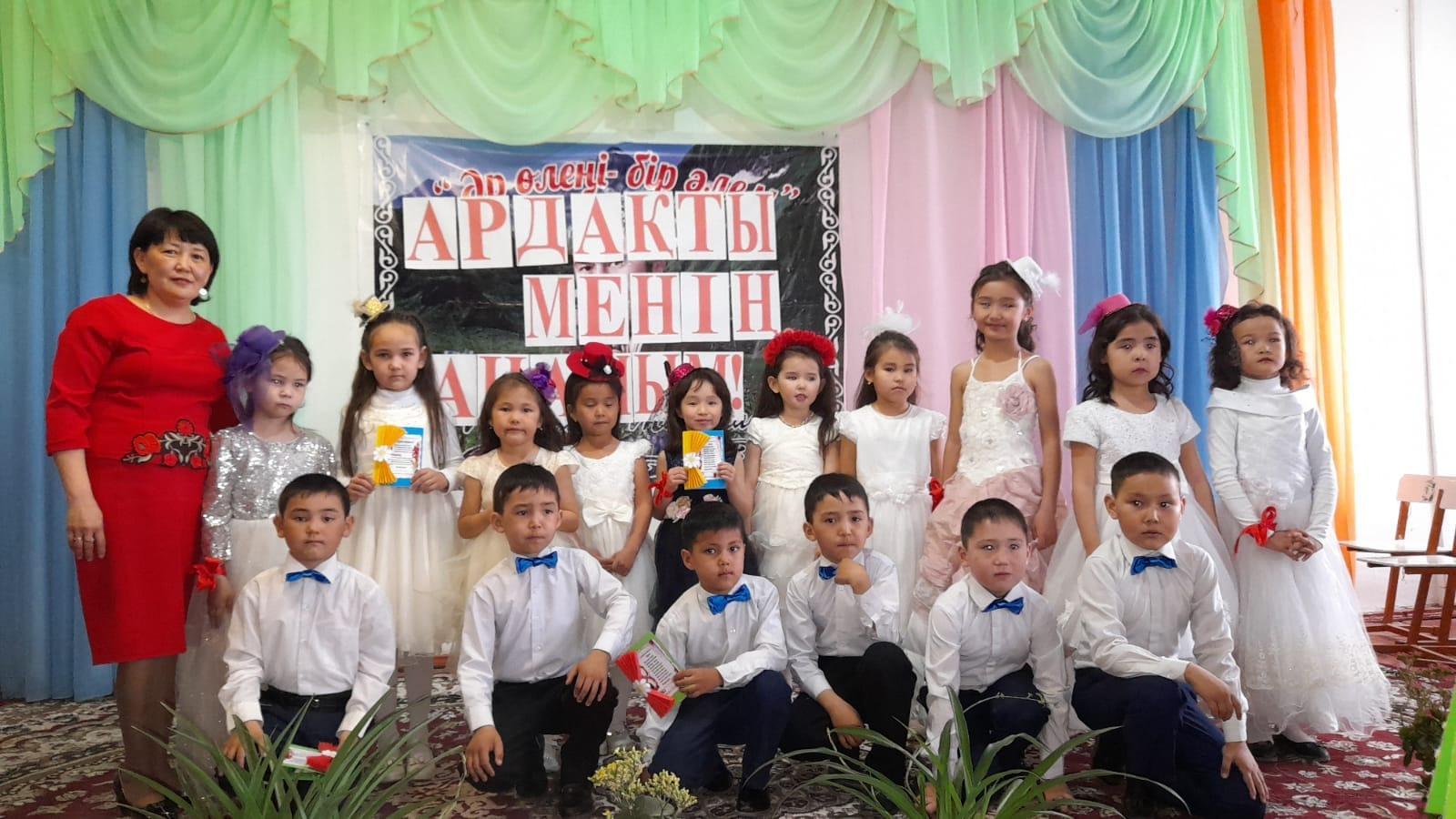 Саттар Естемесов  атындағы орта  мектебінде 8 наурыз Аналар мерекесіне орай сынып сағаттар өткізілді.