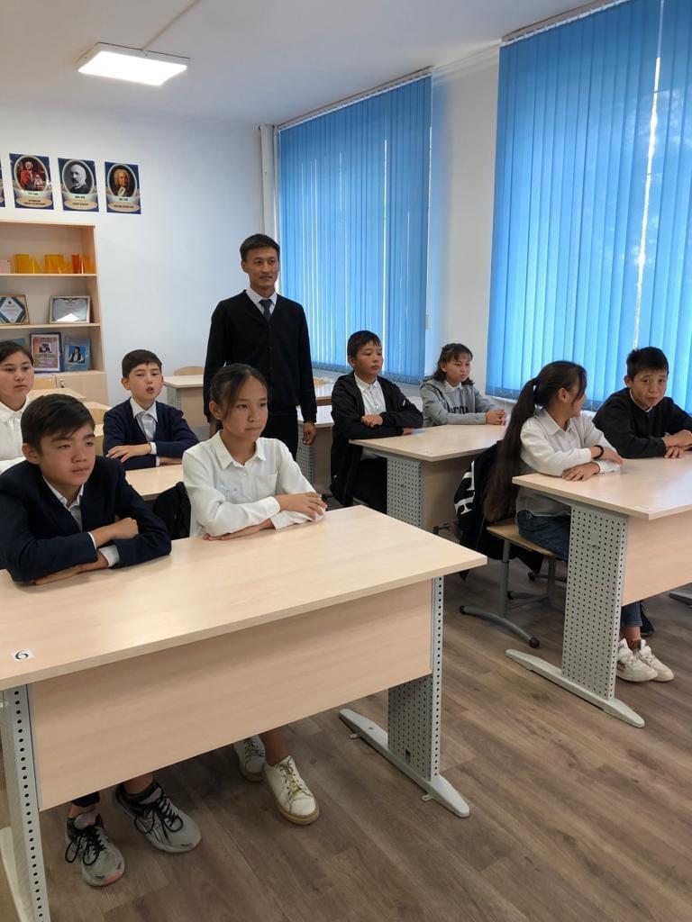 Саттар Естемесов орта мектебінде 31 мамыр -саяси қуғын сүргін құрбандарын еске алуға арналған "Қазақстандағы қуғын- сүргін зардаптары"тақырыбында сынып сағаттары,