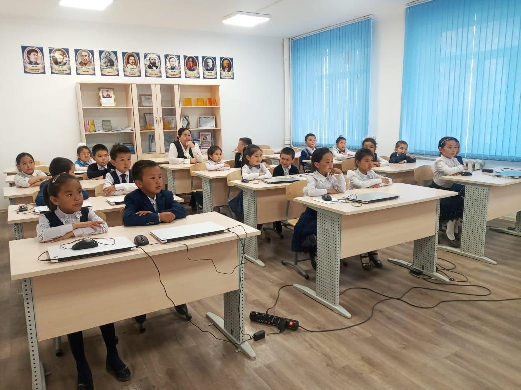 "Хиуаз Доспанованың өмірі мен ерлігі" тақырыбында танымдық сабақтар өткізілді.