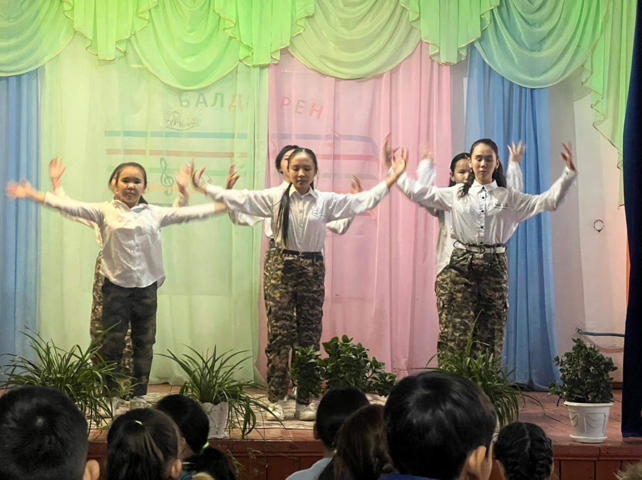 “Бүкіл әлемдік жастар “күніне орай 7-10 сыныптар аралығында флешмоб байқауы